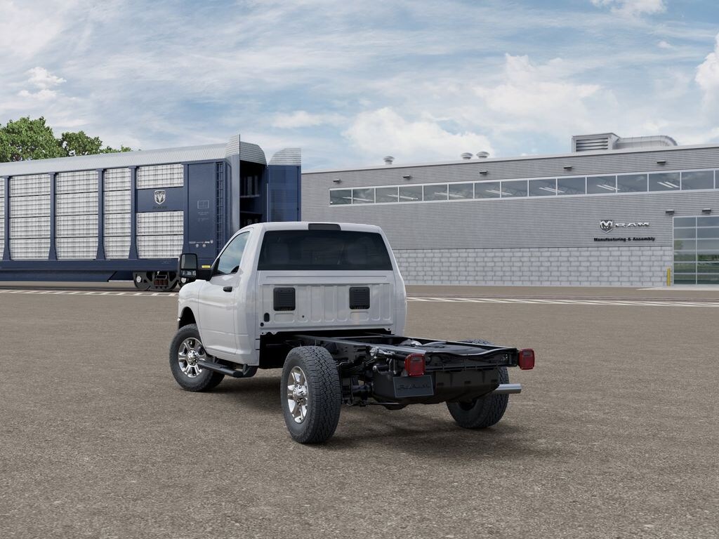 New 2026 Ram 3500 TRADESMAN CHASSIS REGULAR CAB 4X4 60' CA Pickup