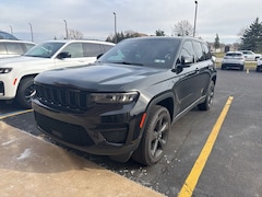 Used 2023 Jeep Grand Cherokee Altitude SUV in Grandville, MI