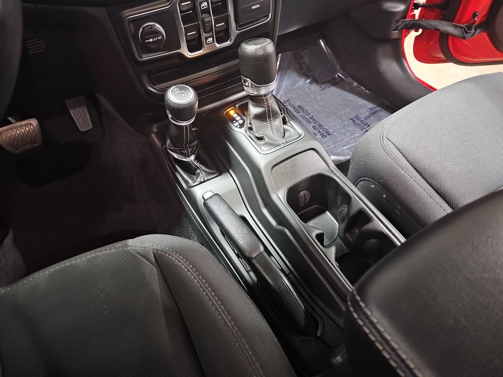 2022 JEEP WRANGLER - Image 25