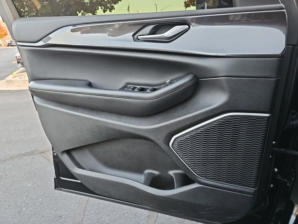 2022 JEEP GRAND CHEROKEE - Image 27