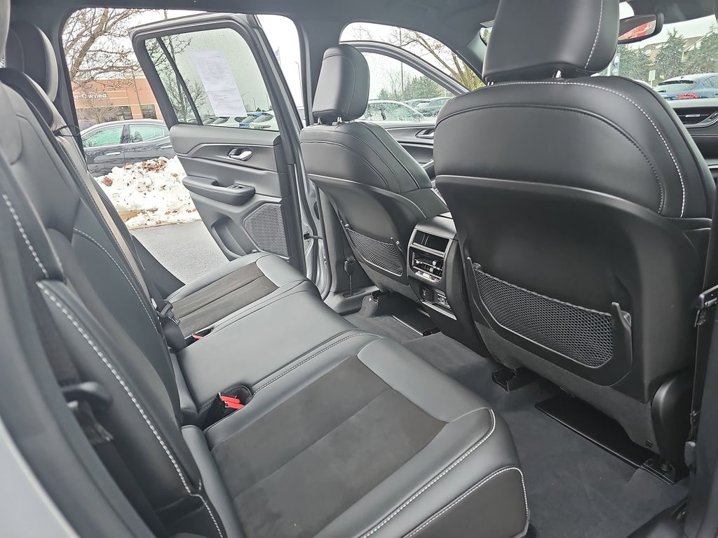 2023 JEEP GRAND CHEROKEE - Image 11