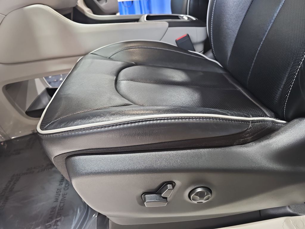 2023 CHRYSLER PACIFICA - Image 34