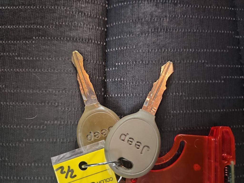 2011 JEEP WRANGLER - Image 28