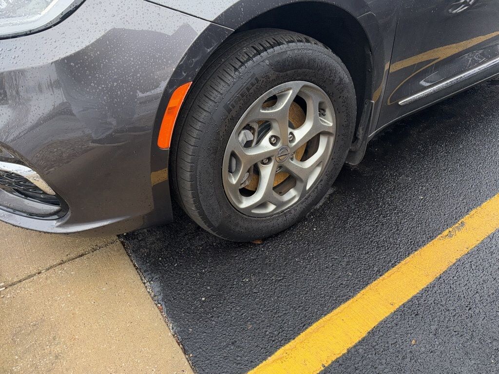 Used 2023 Chrysler Pacifica Touring L Van Passenger Van