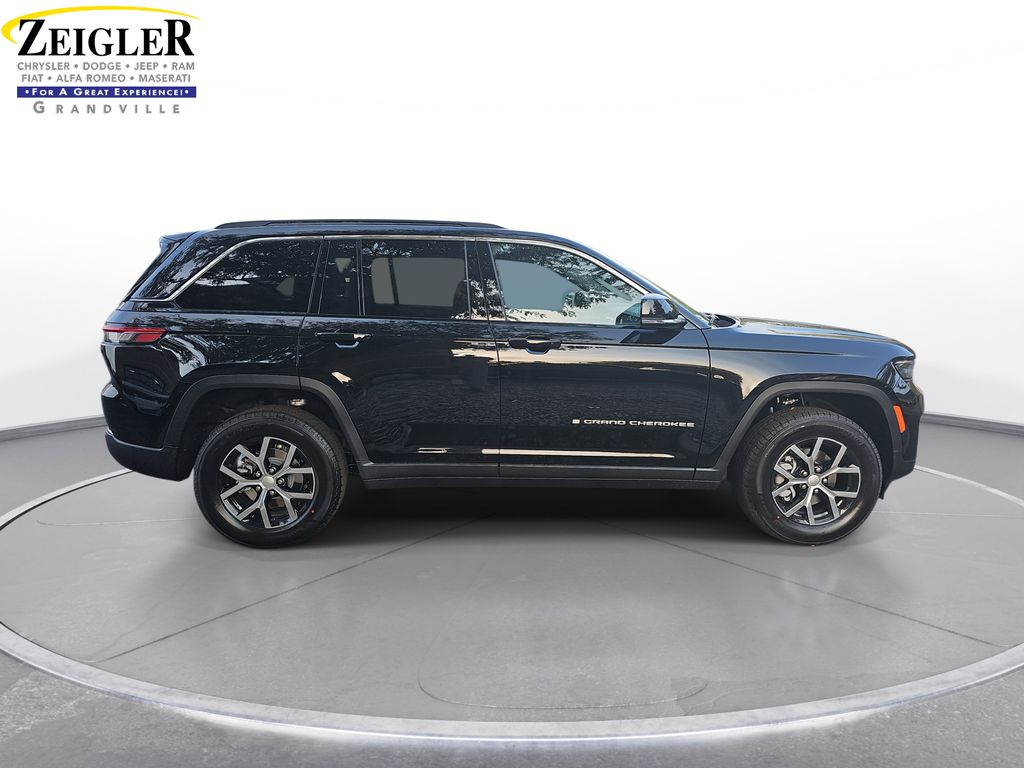 2025 Jeep Grand Cherokee Limited Sport photo 4