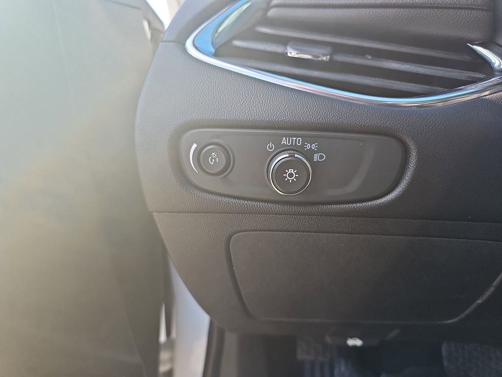 2018 CHEVROLET MALIBU - Image 24