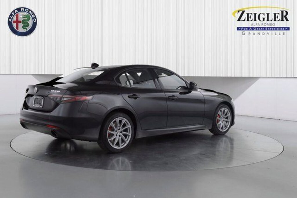 New 2024 Alfa Romeo Giulia SPRINT AWD Sedan