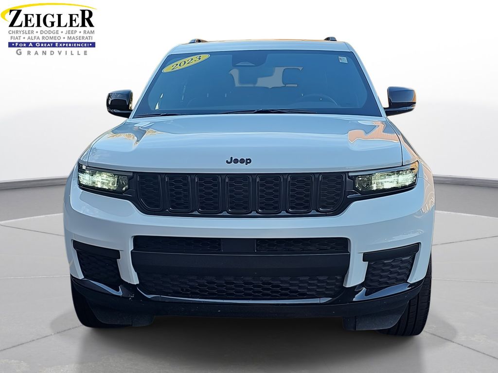 2023 Jeep Grand Cherokee Altitude photo 2
