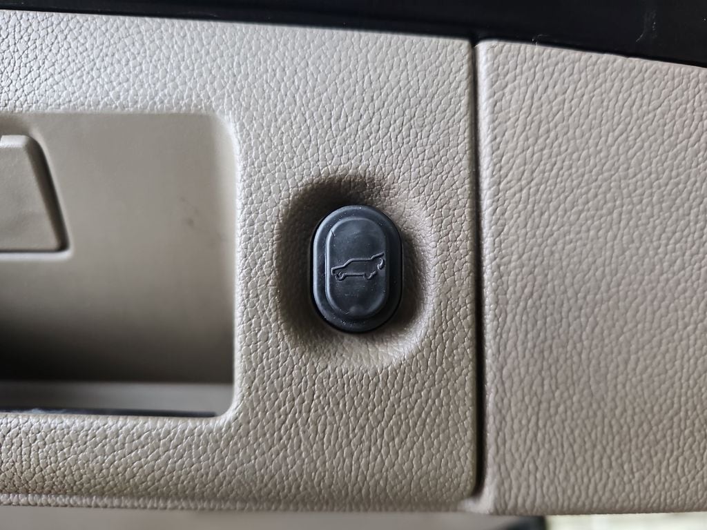 2018 CHEVROLET SUBURBAN - Image 14