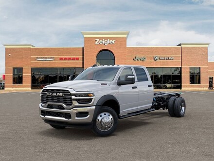2026 Ram 5500 Chassis Cab TRADESMAN  CREW  4X4 84' CA Pickup
