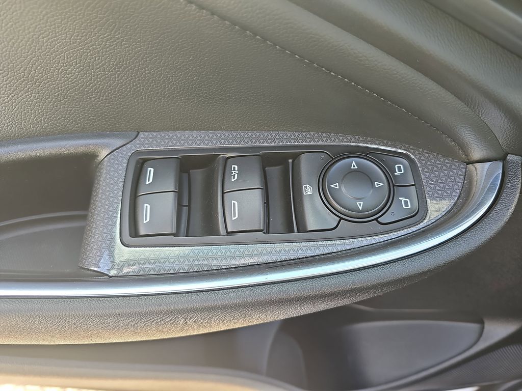 2018 CHEVROLET MALIBU - Image 26