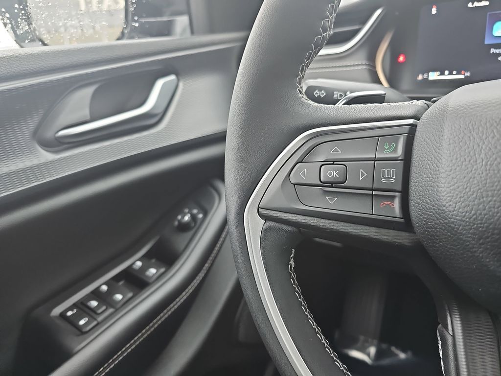 2023 JEEP GRAND CHEROKEE - Image 17