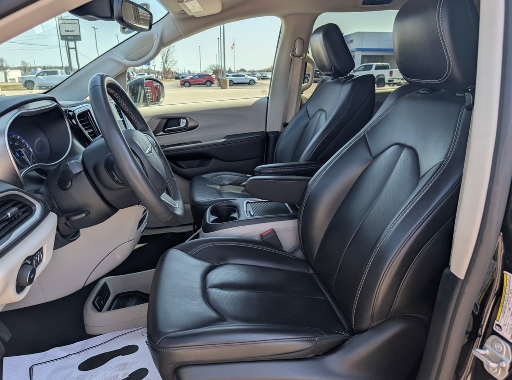 Used 2023 Chrysler Pacifica Touring L Van Passenger Van