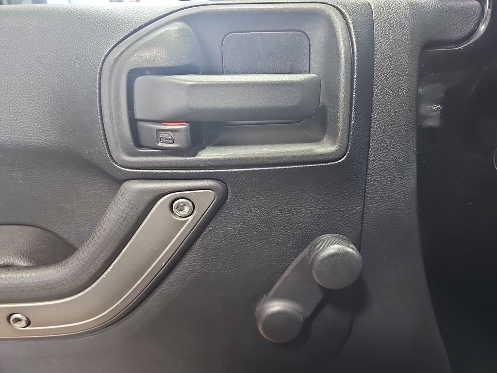 2011 JEEP WRANGLER - Image 21