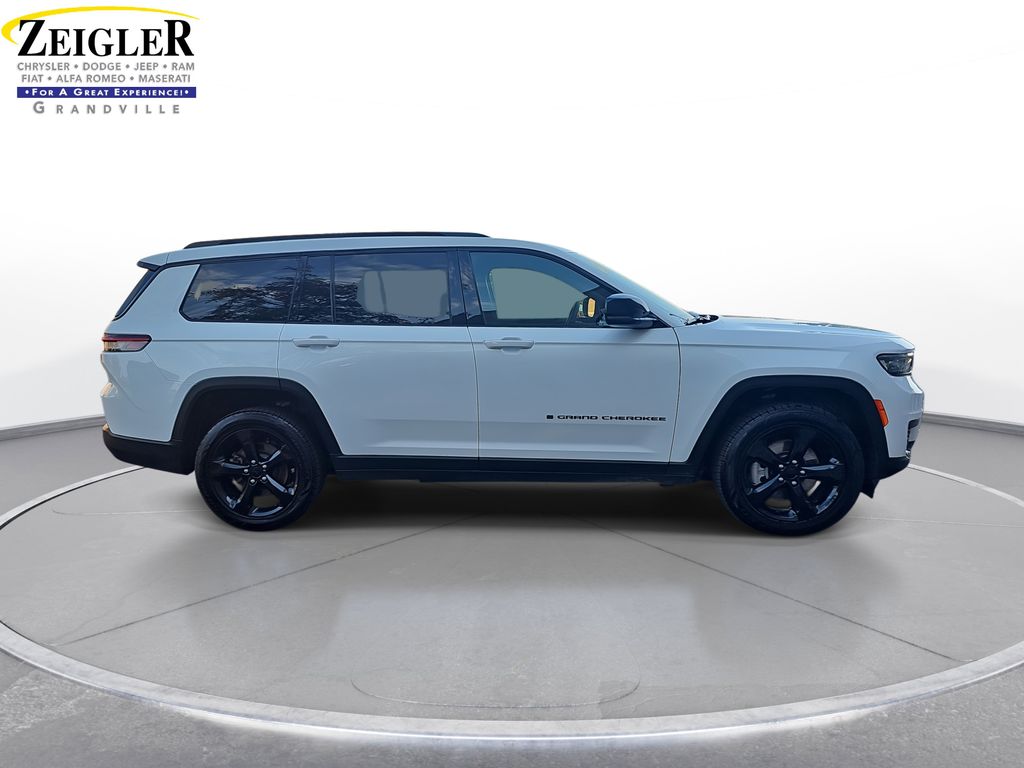 2023 Jeep Grand Cherokee Altitude photo 4