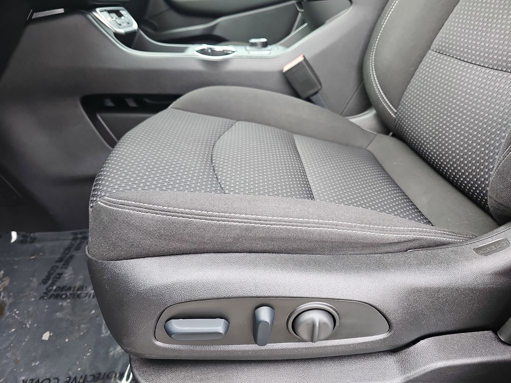 2024 GMC TERRAIN - Image 28