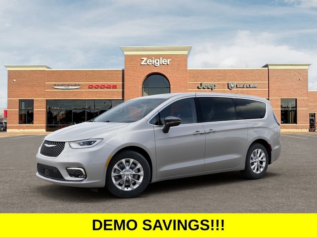 New 2026 Chrysler Pacifica SELECT AWD Passenger Van