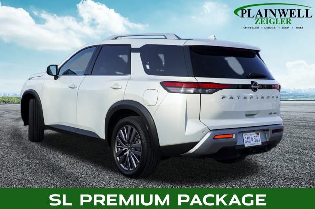 2023 Nissan Pathfinder SL photo 2