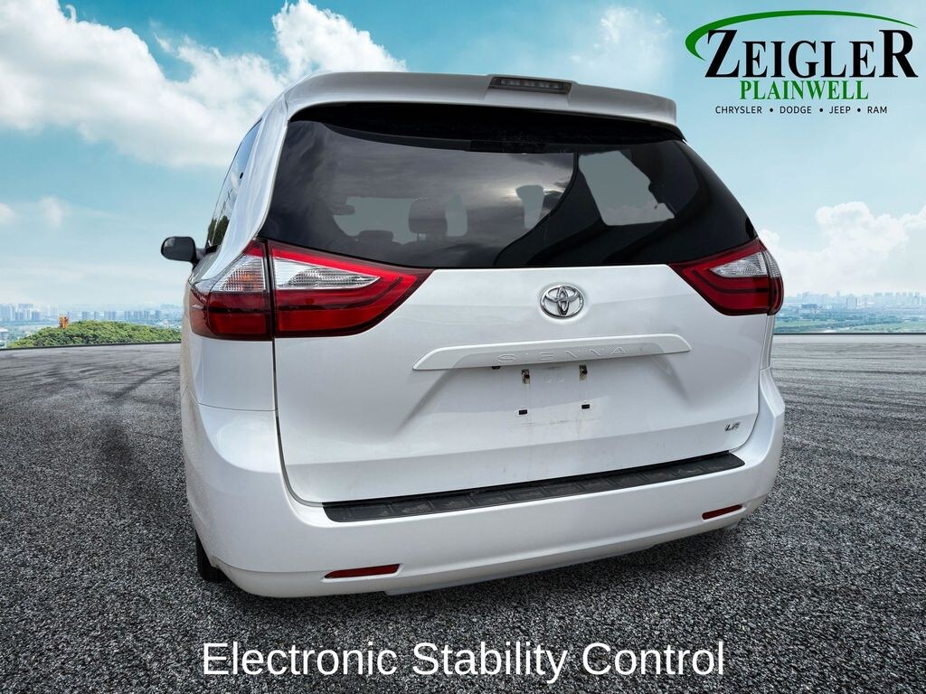 Used 2018 Toyota Sienna LE 8 Passenger Van Passenger Van