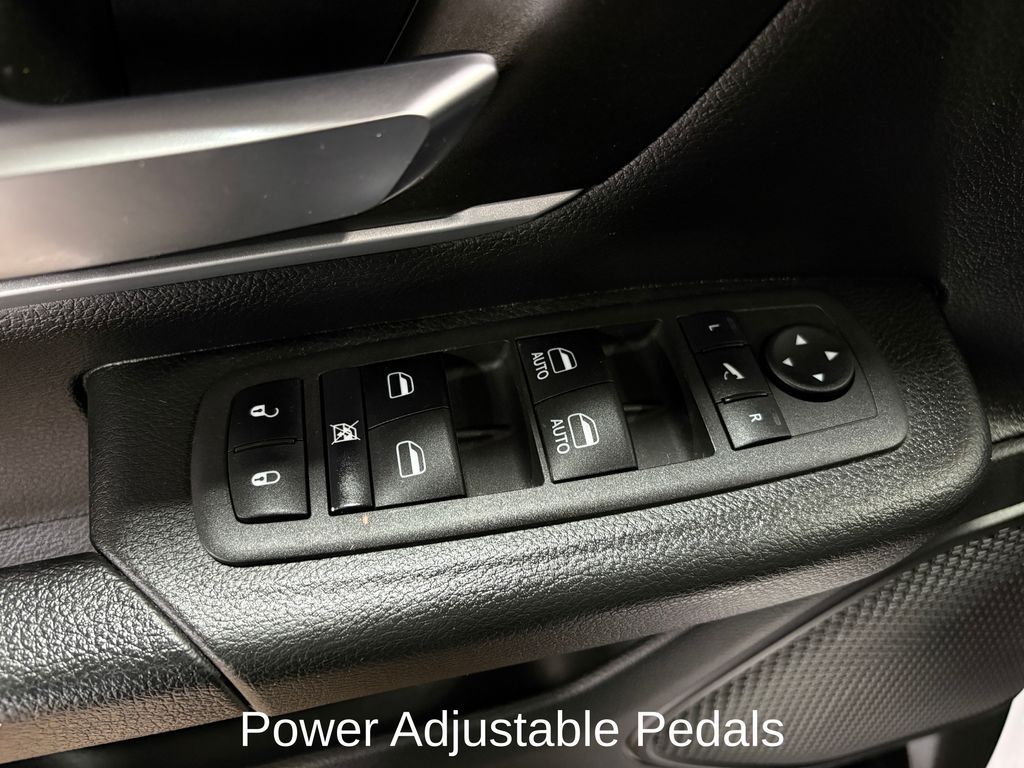 2022 RAM 1500 - Image 17