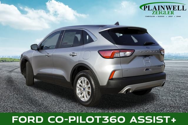 2022 Ford Escape SE photo 2