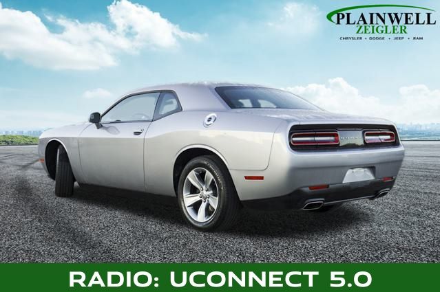 2016 Dodge Challenger SXT photo 2