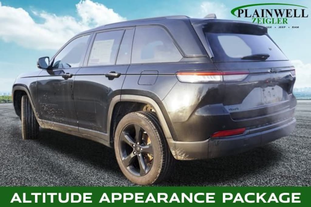 Used 2023 Jeep Grand Cherokee Laredo SUV