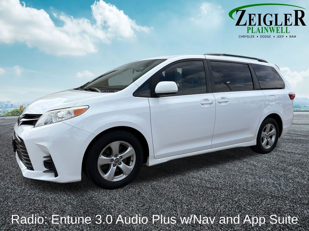 Used 2018 Toyota Sienna LE 8 Passenger Van Passenger Van