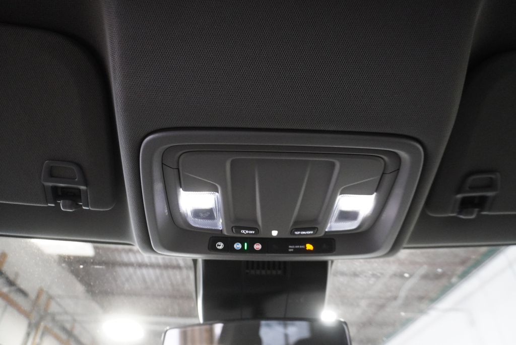 2025 CHEVROLET SILVERADO - Image 29