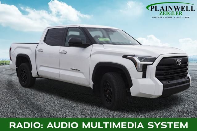 2022 Toyota Tundra SR5 CrewMax photo 4