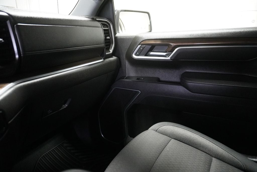 2025 CHEVROLET SILVERADO - Image 29