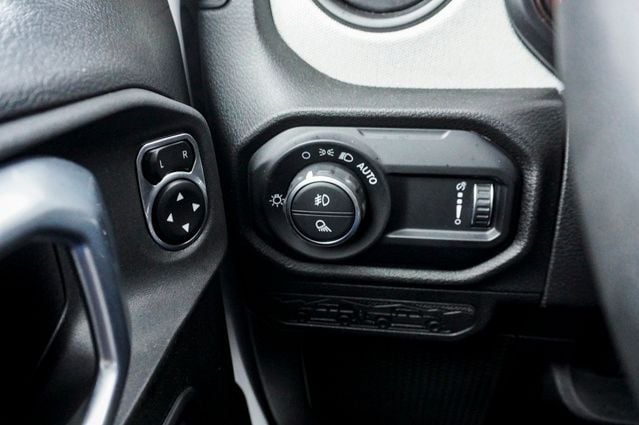 2025 JEEP GLADIATOR - Image 22