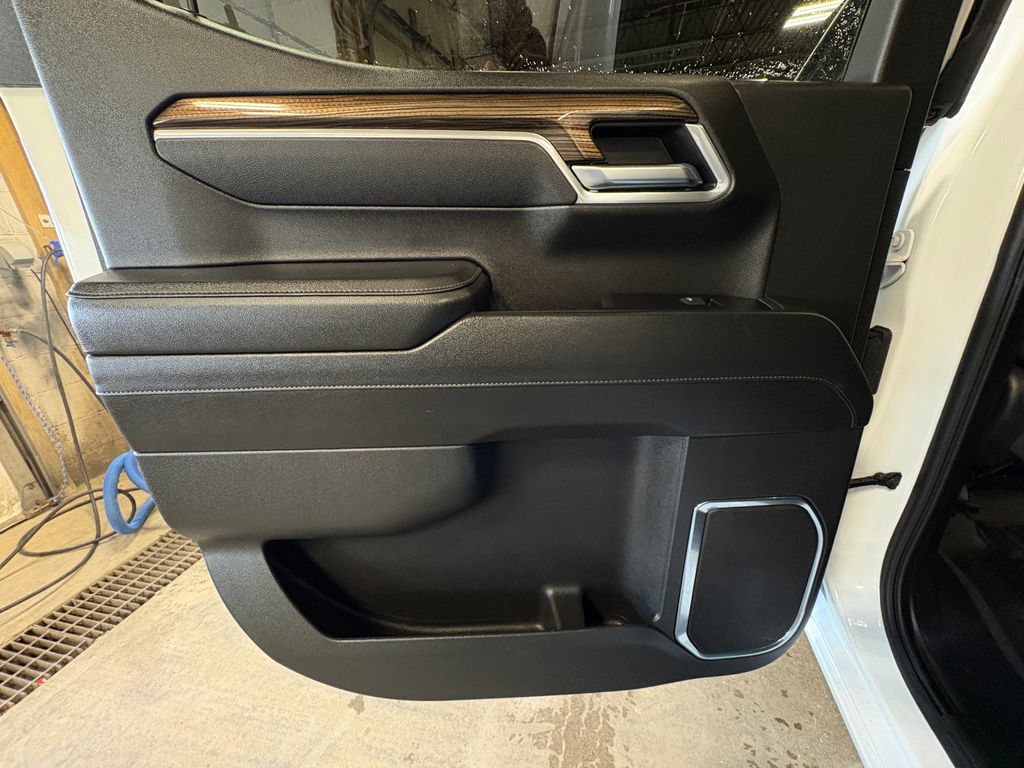 2025 CHEVROLET SILVERADO - Image 24