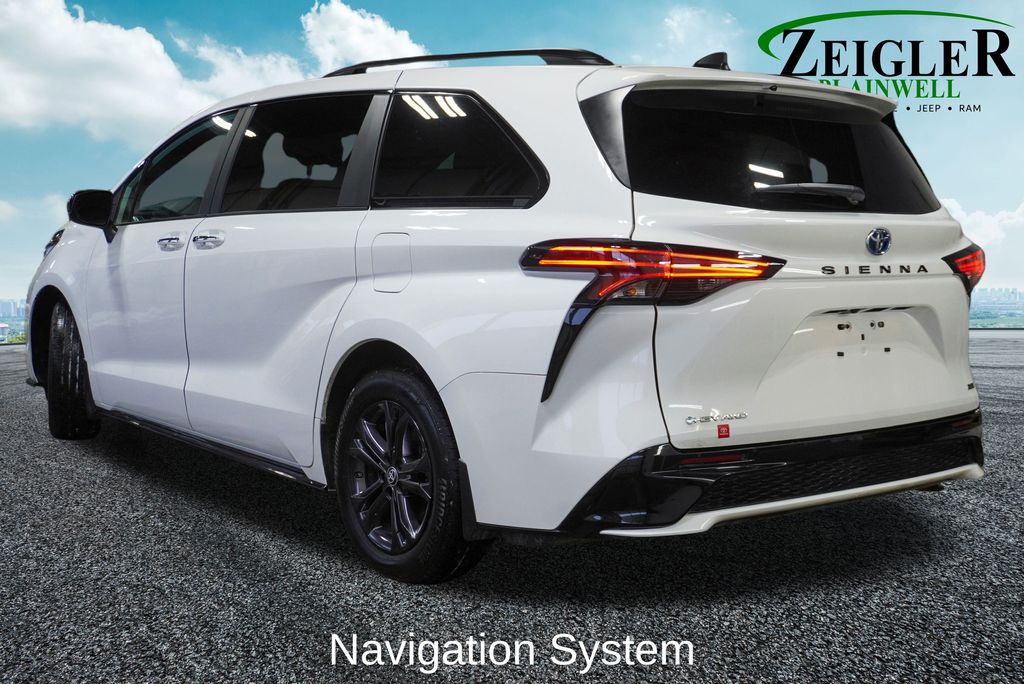 2025 TOYOTA SIENNA - Image 2