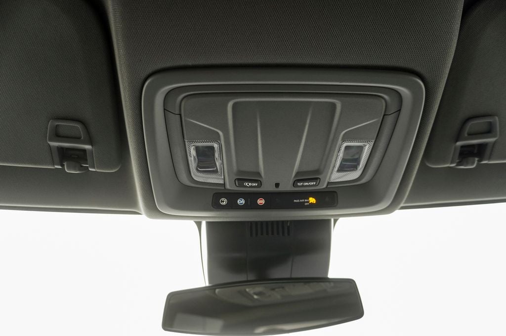 2025 CHEVROLET SILVERADO - Image 24