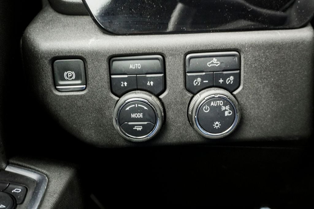 2025 CHEVROLET SILVERADO - Image 24