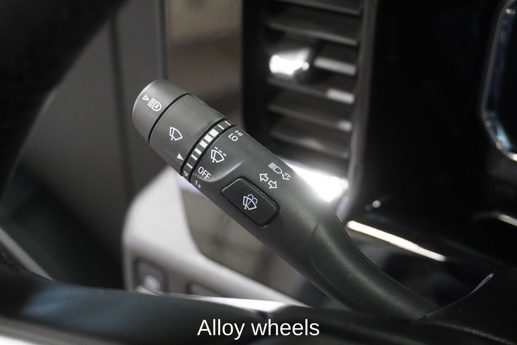 2025 CHEVROLET SILVERADO - Image 24