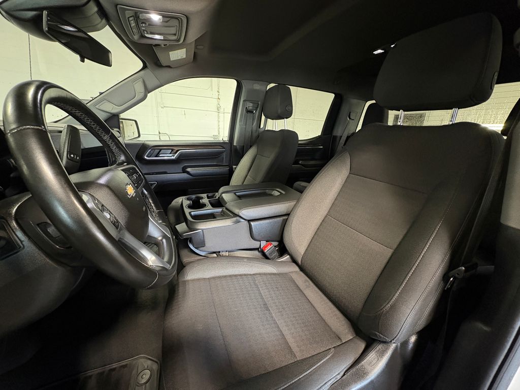 2025 CHEVROLET SILVERADO - Image 31