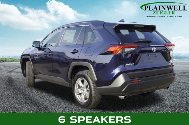 2022 Toyota RAV4 XLE photo 2