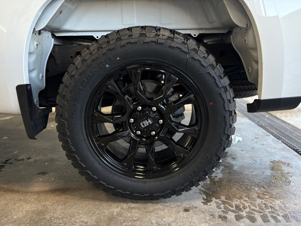 2025 CHEVROLET SILVERADO - Image 28