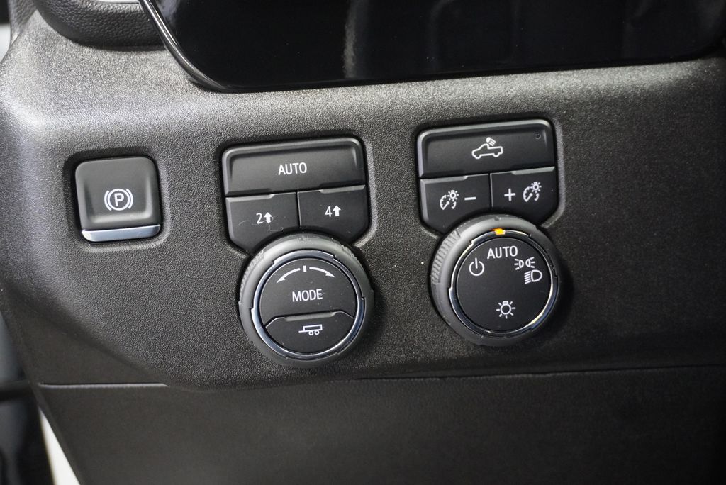 2025 CHEVROLET SILVERADO - Image 27