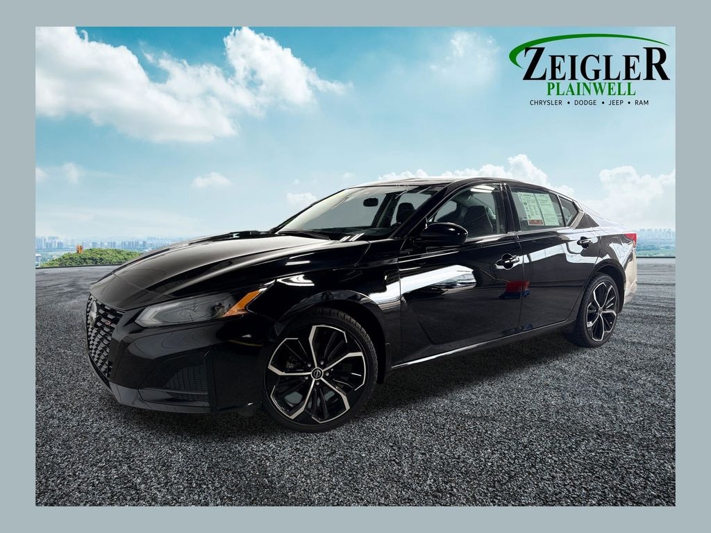 Used 2025 Nissan Altima SR Sedan