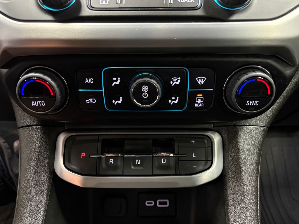 2023 GMC ACADIA - Image 28