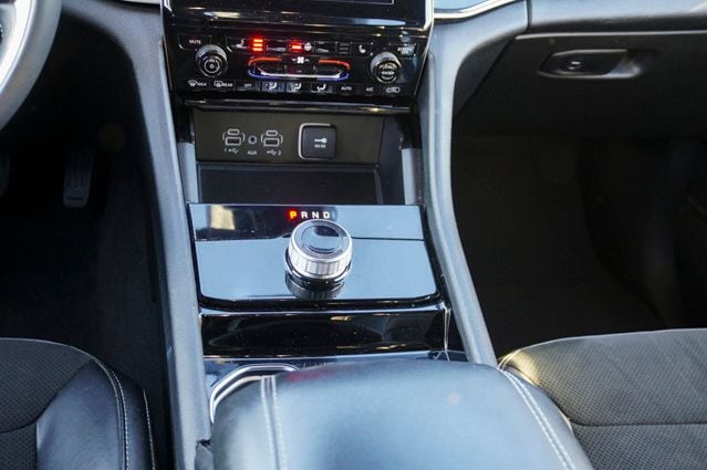 2023 JEEP GRAND CHEROKEE - Image 12