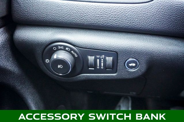 2016 CHRYSLER 200 - Image 26