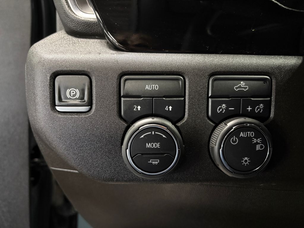 2025 CHEVROLET SILVERADO - Image 24