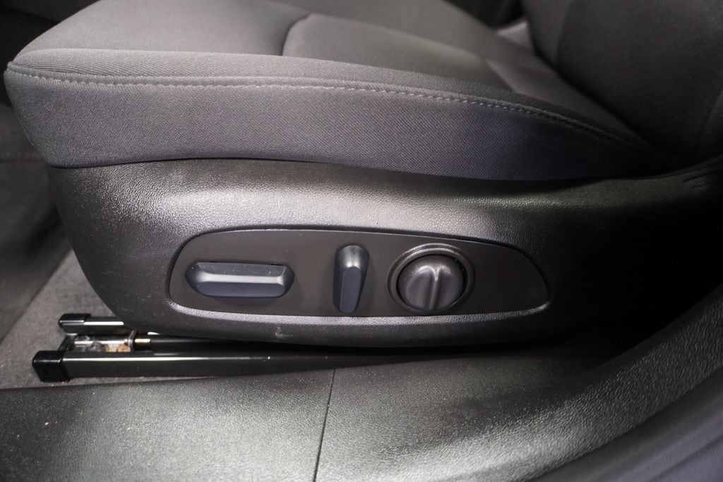 2023 CHEVROLET MALIBU - Image 13