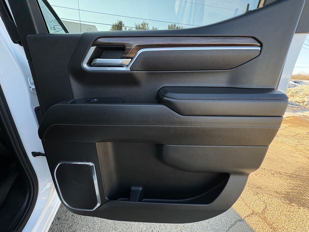 2025 CHEVROLET SILVERADO - Image 45