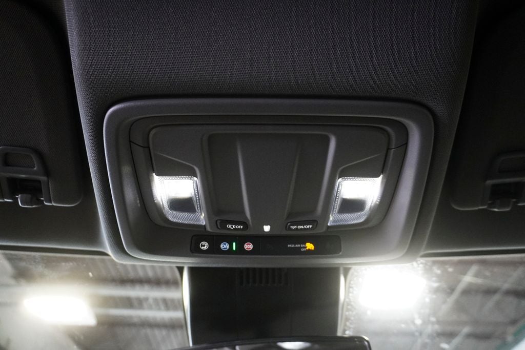 2025 CHEVROLET SILVERADO - Image 28