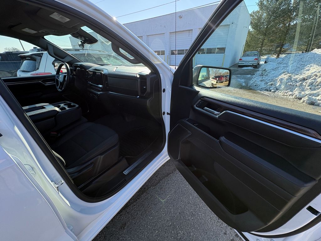 2025 CHEVROLET SILVERADO - Image 40